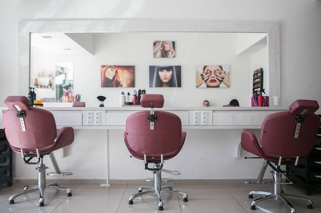 Salon for hair extensions in Orleans to install hair extensions for clients.